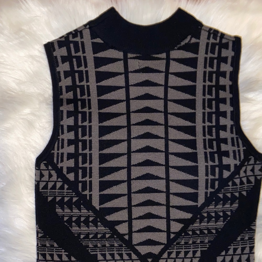 Dress - Picture 7 of 10